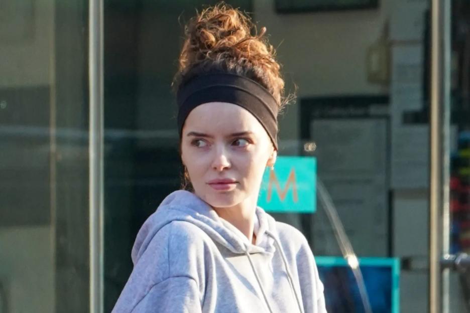 Maura Higgins goes make-up free as she lands back in UK after fleeing to America and Danny Jones ‘drunken kiss’