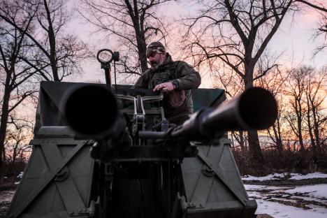 Ukrainian soldier operating an anti-aircraft machine gun.