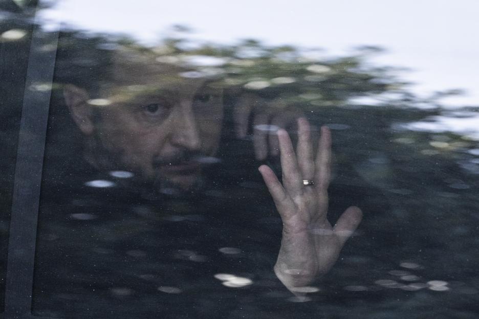 Blurred photo of Volodymyr Zelensky seen through a window.