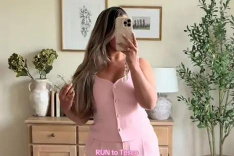 I’m size 12 & telling people to run to Tesco for a perfect pink summer co-ord – it’s wedding friendly & comes in yellow